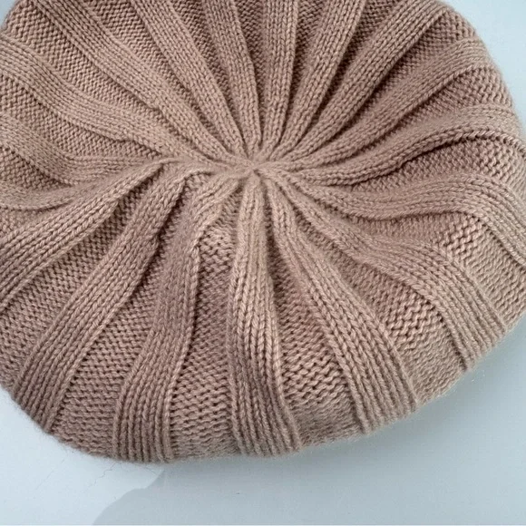 C Bloomingdales 100% Cashmere French Beret Hat Beige Tan Ribbed Knit Soft Warm - Picture 4 of 7